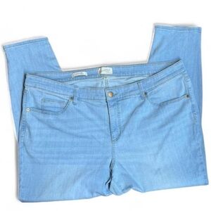 Universal Thread Light Wash Mid-Rise Skinny Jeans Plus Size 24W Stretch